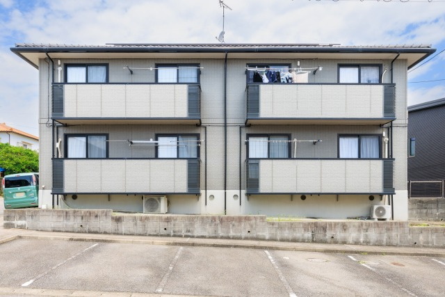 ジュネス梨子ノ木 弐番館の駐車場