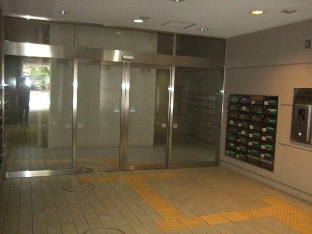 アミング潮江イーストＡ３棟のエントランス
