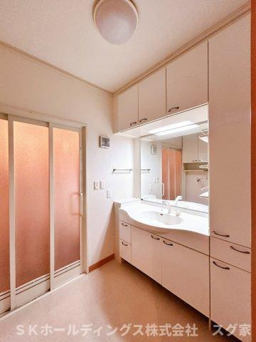 福知山市戸田戸建て住宅の独立洗面台