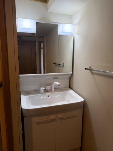 県営伊川谷第2高層住宅1号棟の洗面所