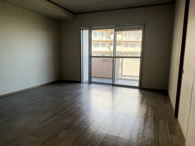 県営伊川谷第2高層住宅1号棟の居間・リビング