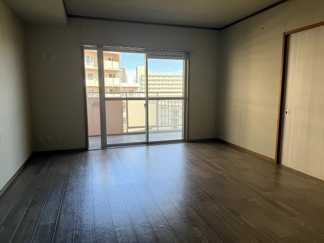 県営伊川谷第2高層住宅1号棟の洋室