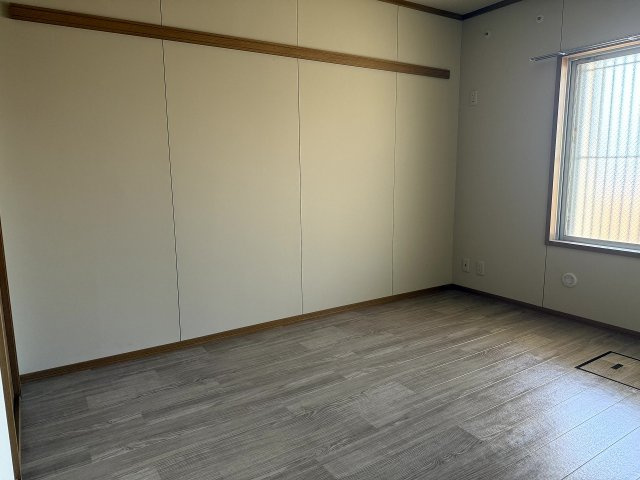 県営伊川谷第2高層住宅1号棟の洋室