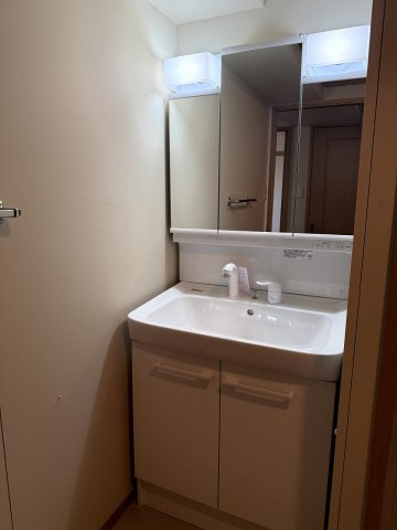 県営伊川谷第2高層住宅1号棟の洗面所