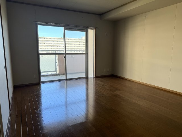 県営伊川谷第2高層住宅1号棟の居間・リビング