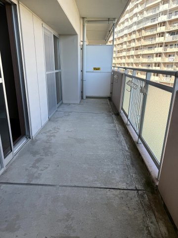 県営伊川谷第2高層住宅1号棟のバルコニー