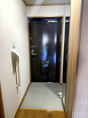 県営伊川谷第2高層住宅1号棟の玄関