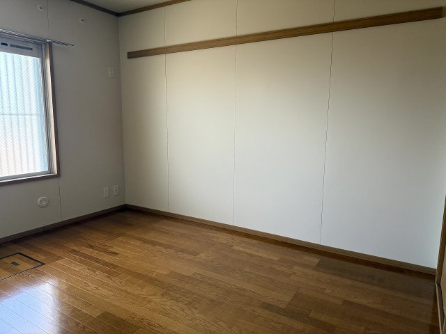 県営伊川谷第2高層住宅1号棟の洋室