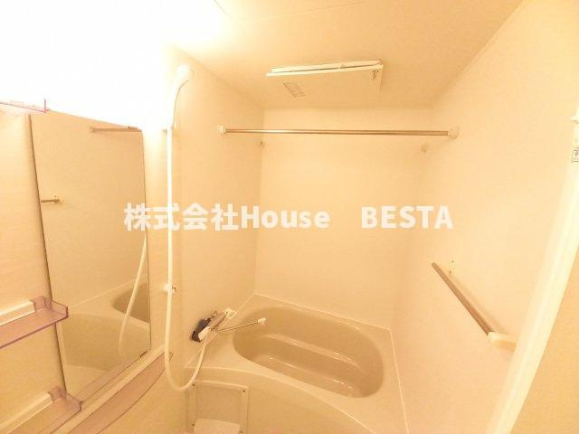 セレニテ神戸元町クレアの浴室