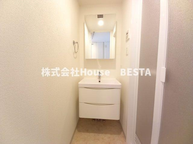 セレニテ神戸元町クレアの独立洗面台
