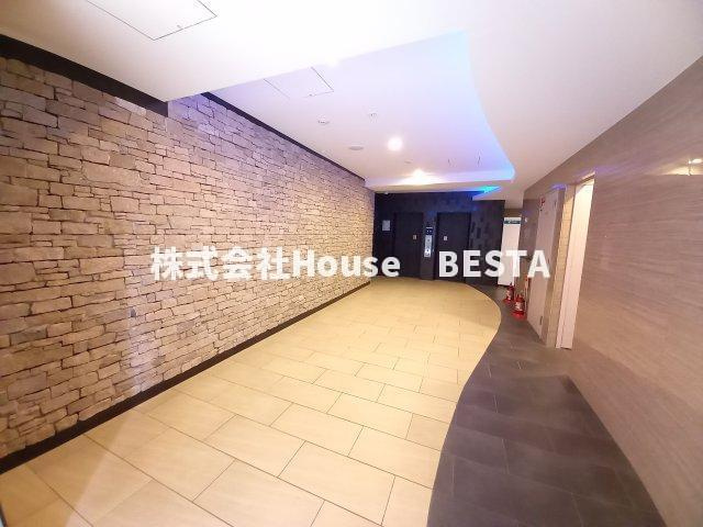 セレニテ神戸元町クレアのエントランス