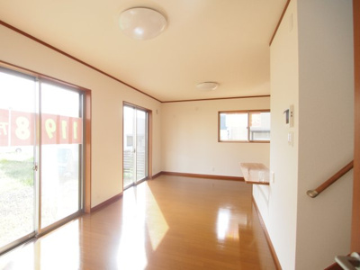 【居間・リビング】 | 中古戸建　米沢市万世町牛森 | ★内覧予約でブランド米2kg★