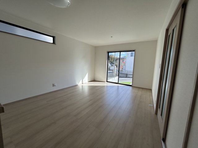 三木市志染町東自由が丘１丁目　　　　　の居間・リビング