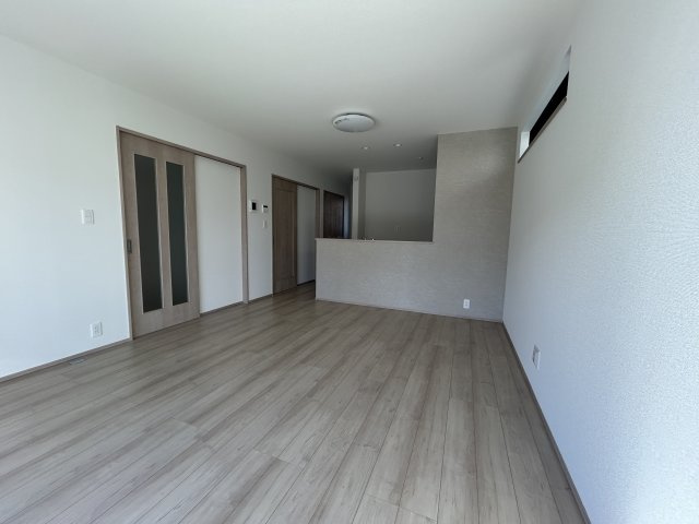 三木市志染町東自由が丘１丁目　　　　　の居間・リビング