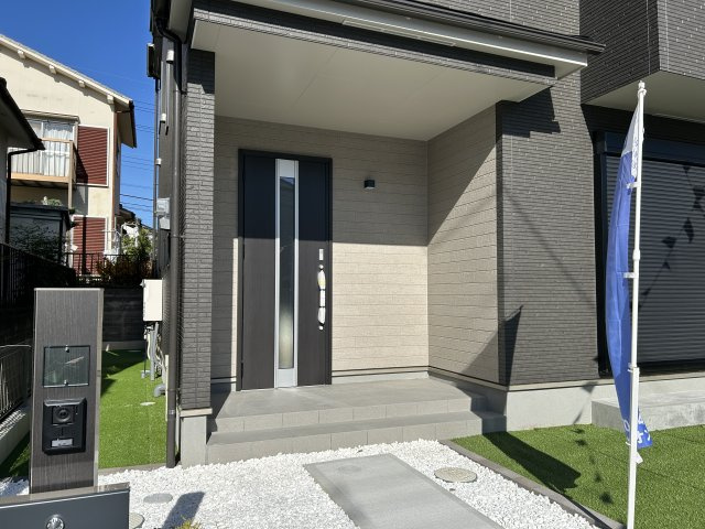 三木市志染町東自由が丘１丁目　　　　　のエントランス