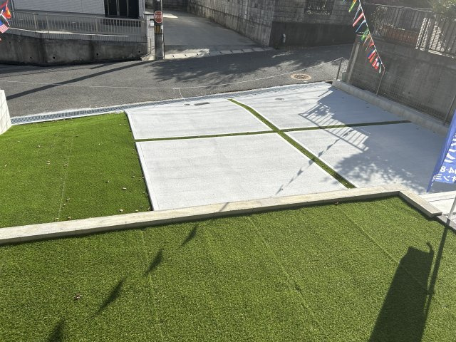 三木市志染町東自由が丘１丁目　　　　　の駐車場