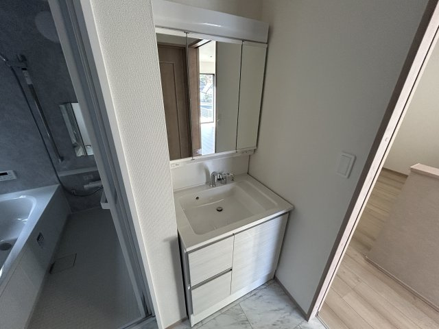 三木市志染町東自由が丘１丁目　　　　　の独立洗面台