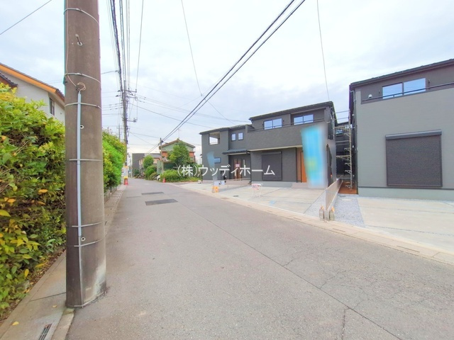 春日部市下蛭田　新築一戸建て　3号棟の前面道路含む現地写真