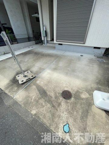 藤沢市湘南台５丁目２４－１７戸建ての駐車場|外観です