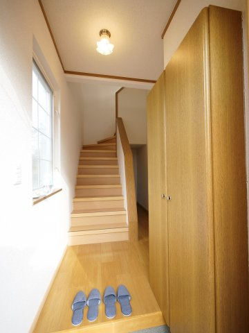 ファルファレエストＡ棟の玄関