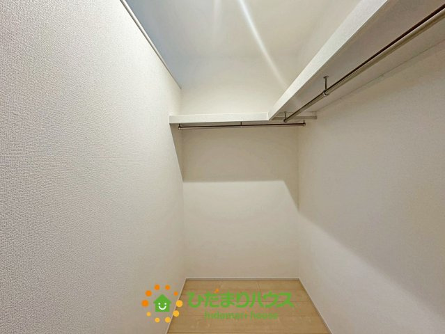 第1加須花崎　新築一戸建て　04　リーブルガーデンの収納|ハンガーパイプ付き！たっぷりお洋服がかけられます。