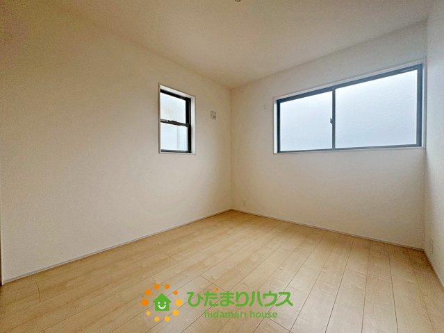 第1加須花崎　新築一戸建て　04　リーブルガーデンの洋室|2面採光で日中は電気要らずで過ごせます！