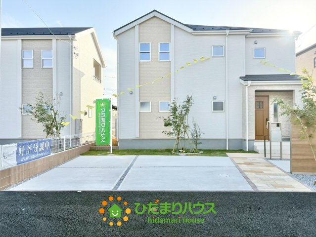 第1加須花崎　新築一戸建て　04　リーブルガーデンの駐車場|前面道路が広く、間口もゆったり。駐車が苦手なママもらくらく停められます。