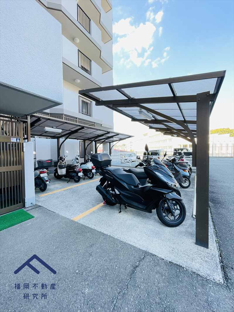 ファミール二日市の駐車場