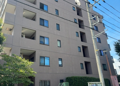 【構造・工法・仕様】 | クリオ相模原伍番館 | ＲＣ造、Reinforced Concreteは直訳すると補強されたコンクリートです。主に柱や梁・床・壁が鉄筋とコンクリートで構成おり、鉄筋を組んだ型枠にコンクリートを流し込んで固めたものを指します。