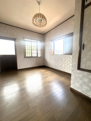 坂出市花町中古戸建の洋室