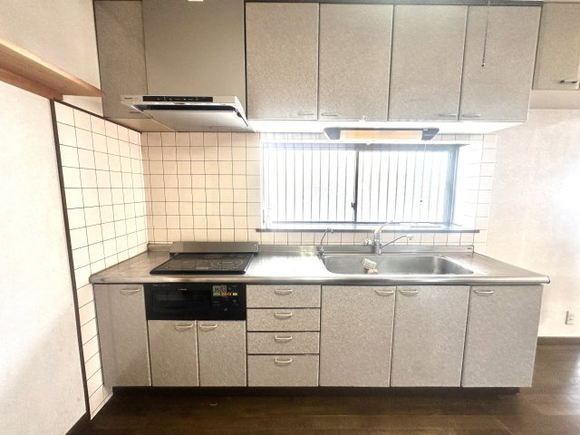 坂出市花町中古戸建のキッチン