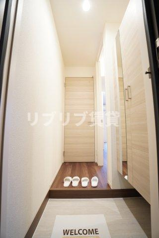 D-ROOM新宿ⅠーＡ棟の玄関