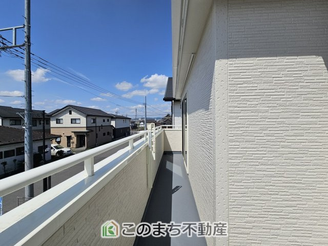 いろどりアイタウン栃木市平柳町3丁目22-P2のバルコニー|南向きの大型バルコニーは陽当り良好で、たっぷりのお洗濯物もよく乾きます！