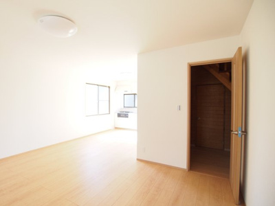 【居間・リビング】 | 中古戸建　米沢市窪田町窪田 | ★内覧予約でブランド米2kg★