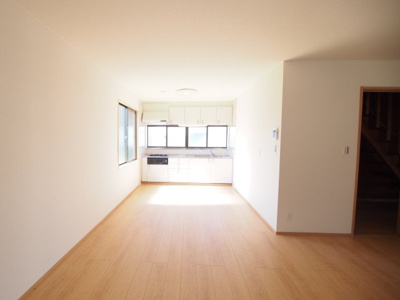 【居間・リビング】 | 中古戸建　米沢市窪田町窪田 | ★内覧予約でブランド米2kg★