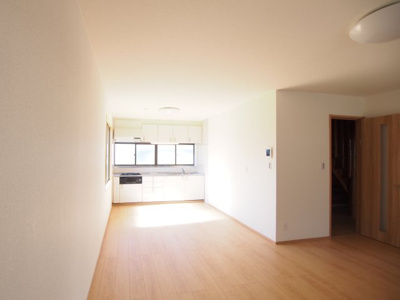 【居間・リビング】 | 中古戸建　米沢市窪田町窪田 | ★内覧予約でブランド米2kg★