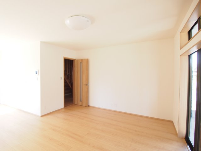 【居間・リビング】 | 中古戸建　米沢市窪田町窪田 | ★内覧予約でブランド米2kg★