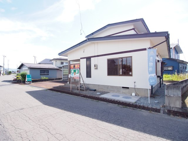 【前面道路含む現地写真】 | 中古戸建　米沢市窪田町窪田 | ★内覧予約でブランド米2kg★