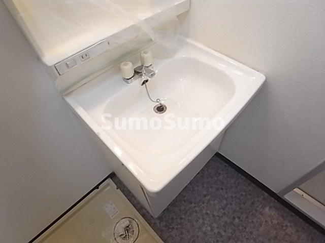 グリュックミリオンベルの洗面所|明るい洗面所です