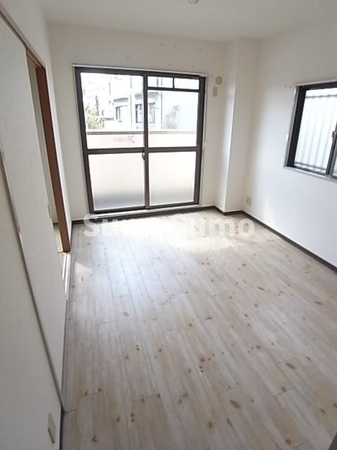 グリュックミリオンベルの寝室|広くて明るい寝室