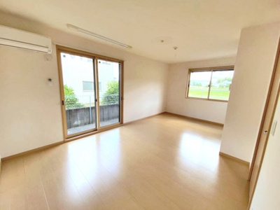 【居間・リビング】 | フォースクエア岡田 | ゆったり過ごせるリビングです