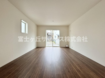 【居間・リビング】 | 静岡市清水区折戸1丁目 新築一戸建て 2号棟 | リビングです