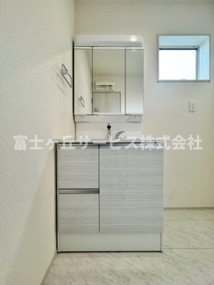 【独立洗面台】 | 静岡市清水区折戸1丁目 新築一戸建て 2号棟 | 朝の身支度に便利な独立洗面化粧台です