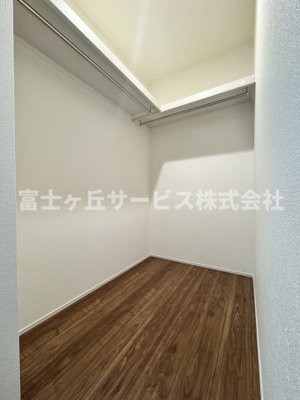 【収納】 | 静岡市清水区折戸1丁目 新築一戸建て 2号棟 | 収納豊富なウォークインクローゼット
