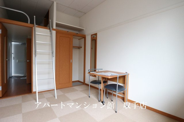 レオパレスあらたの居間・リビング