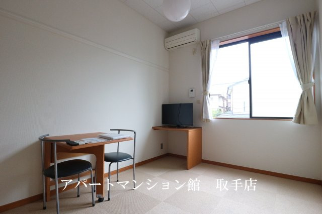 レオパレスあらたの居間・リビング|画像3