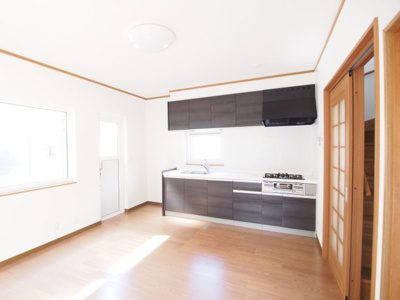 【居間・リビング】 | 中古戸建　米沢市東一丁目 | ★内覧予約でブランド米2kg★