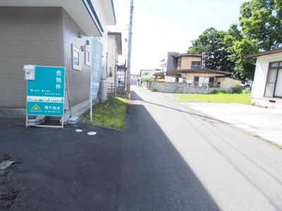 【前面道路含む現地写真】 | 中古戸建　米沢市東一丁目 | ★内覧予約でブランド米2kg★