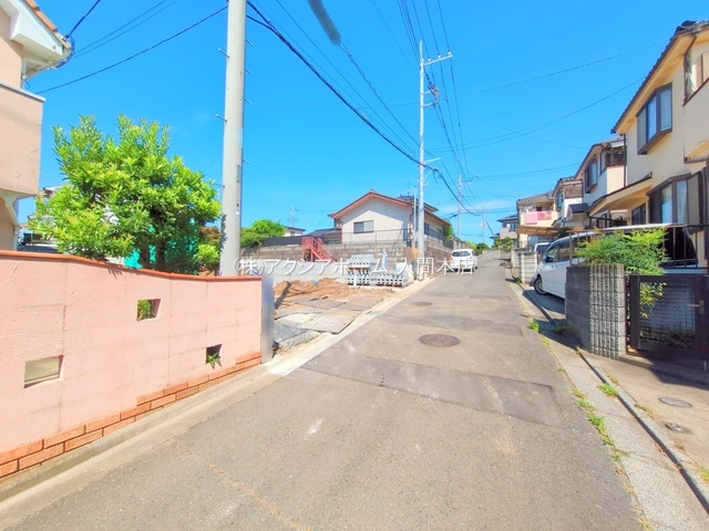 入間市新久・全3棟　新築一戸建　3号棟　～制振装置採用住宅～の前面道路含む現地写真|現地写真（2025年8月15日撮影）