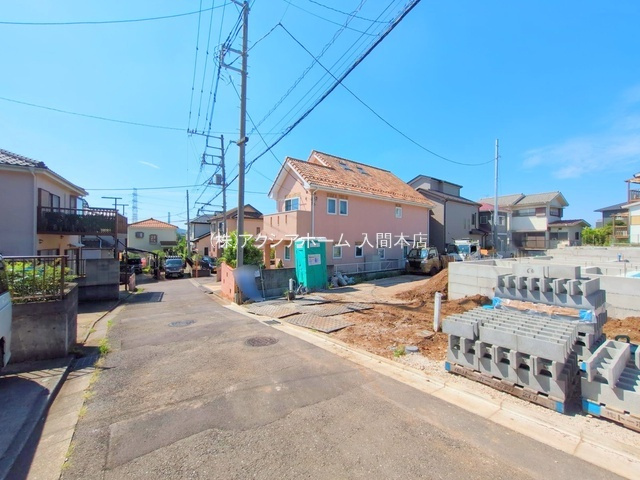 入間市新久・全3棟　新築一戸建　3号棟　～制振装置採用住宅～の前面道路含む現地写真|現地写真（2025年8月15日撮影）